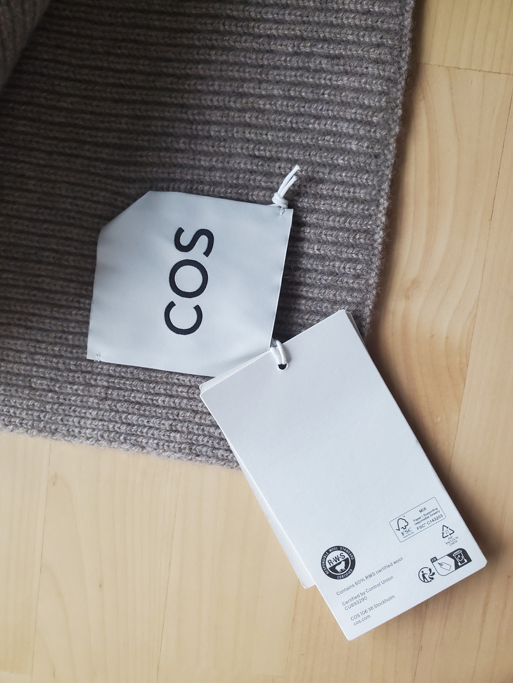 COS Ribbed Wool Cashmere Scarf - Picture 6 of 8